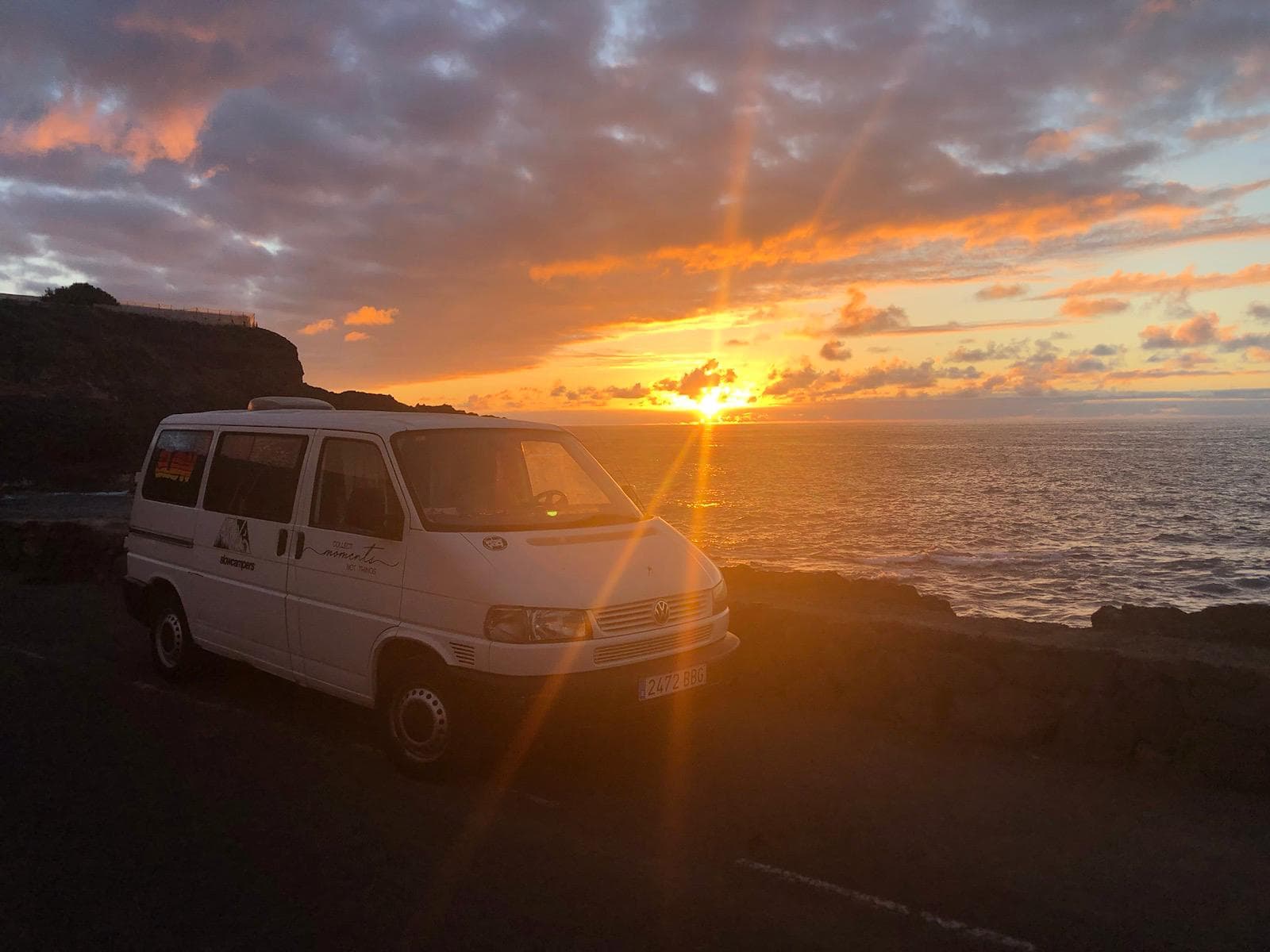 Camper Slow Campers aparcada frente al mar en Tenerife